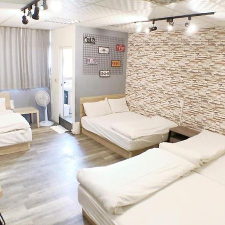 Fengjia Gift Box Homestay Taichung Luaran gambar