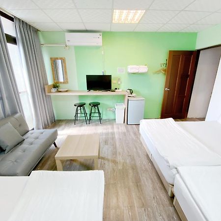 Fengjia Gift Box Homestay Taichung Luaran gambar