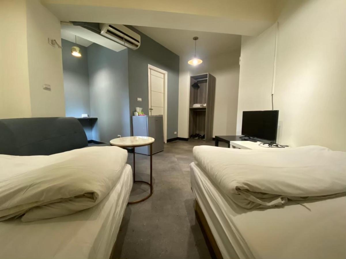 Fengjia Gift Box Homestay Taichung Luaran gambar