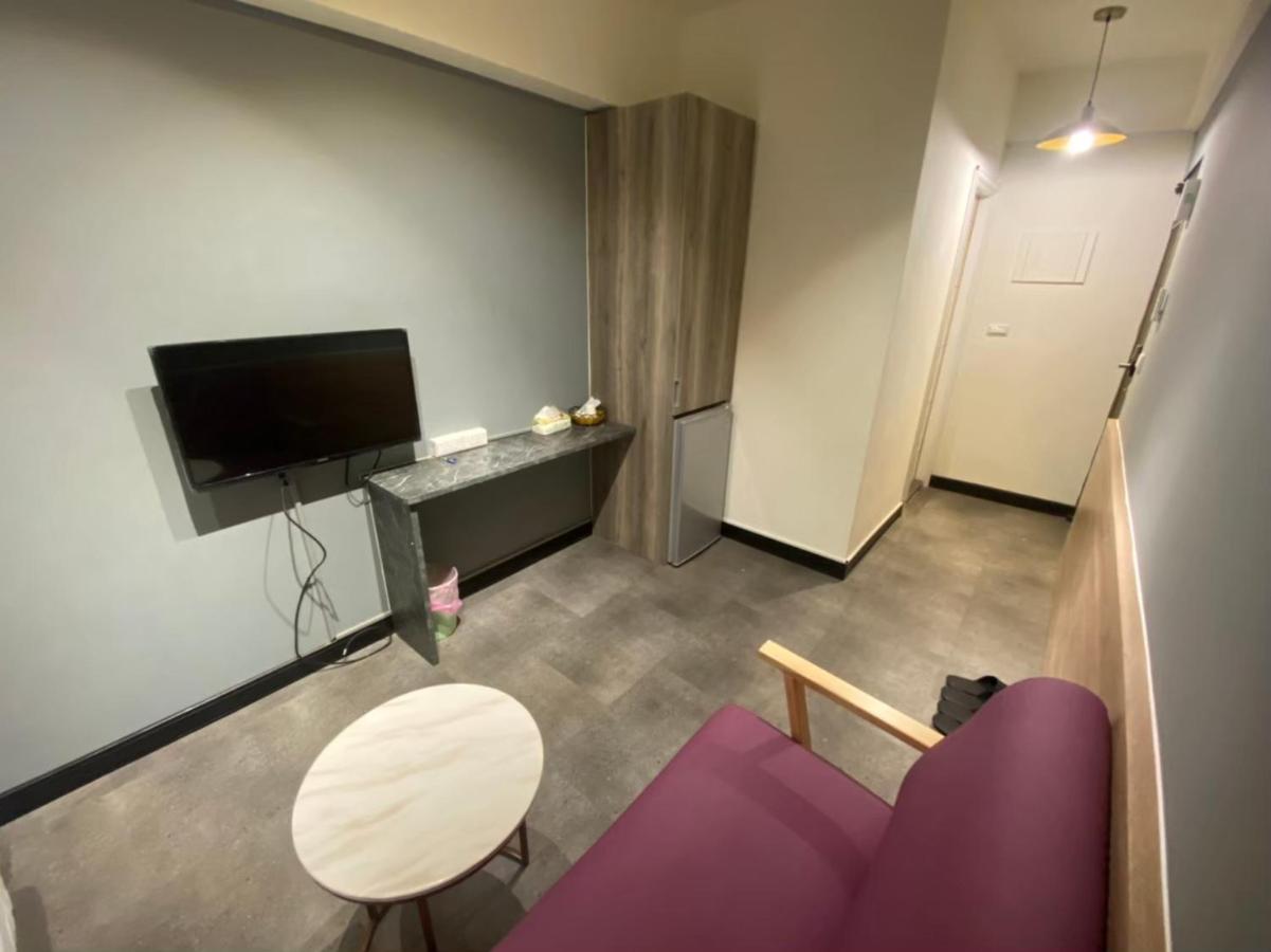 Fengjia Gift Box Homestay Taichung Luaran gambar