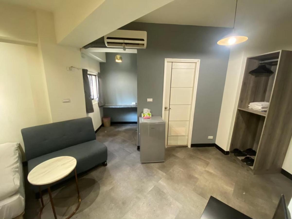 Fengjia Gift Box Homestay Taichung Luaran gambar