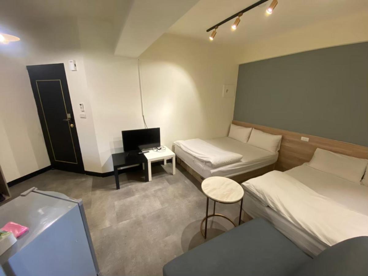 Fengjia Gift Box Homestay Taichung Luaran gambar