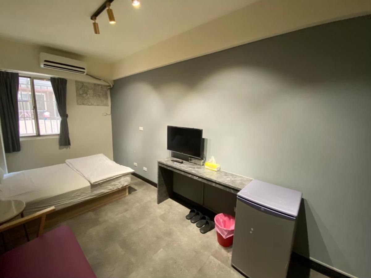 Fengjia Gift Box Homestay Taichung Luaran gambar