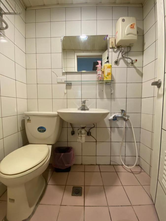 Fengjia Gift Box Homestay Taichung Luaran gambar