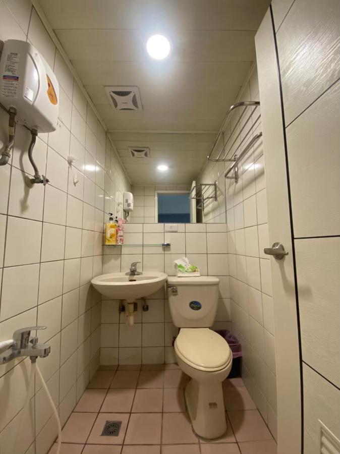 Fengjia Gift Box Homestay Taichung Luaran gambar