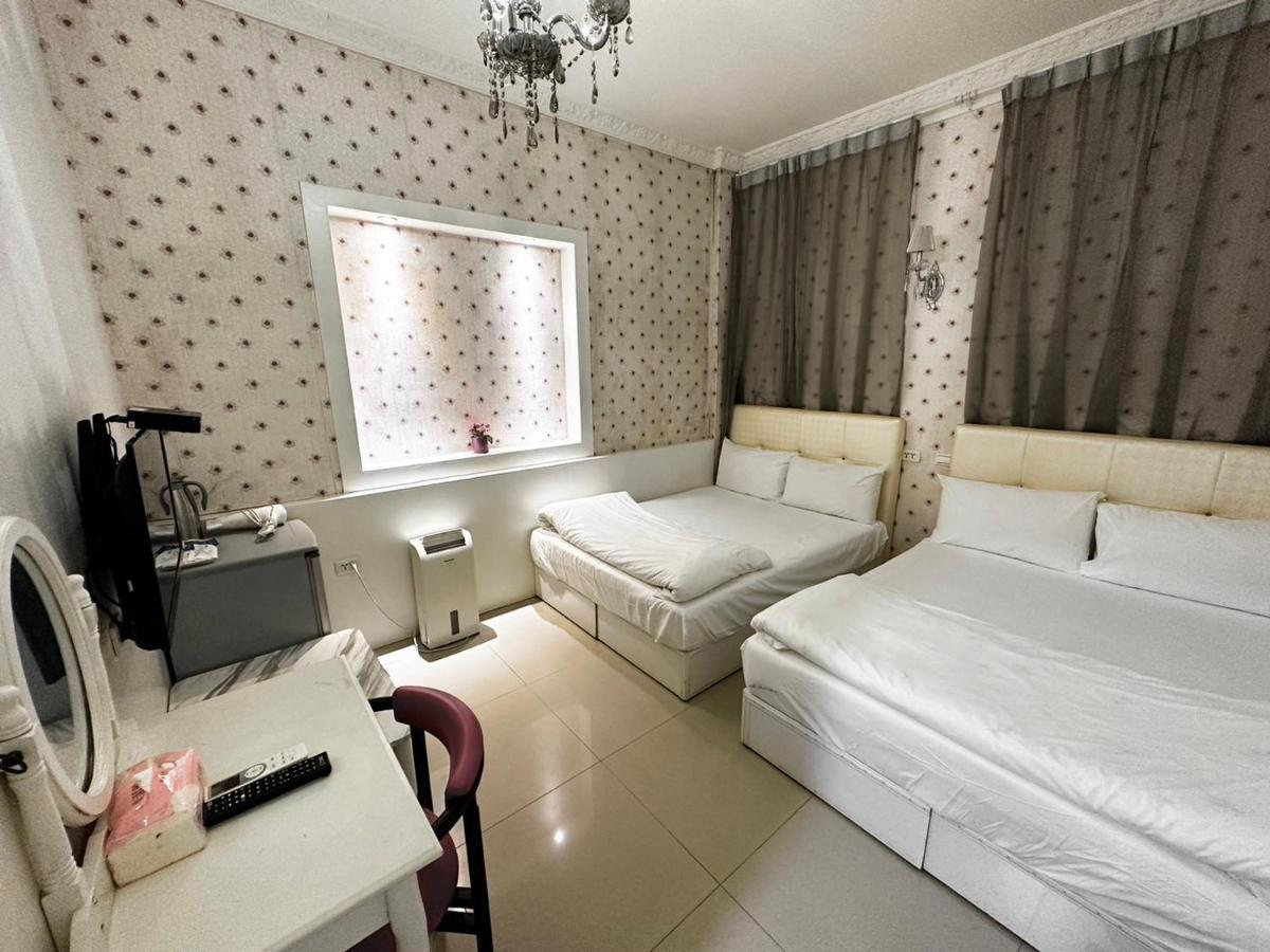 Fengjia Gift Box Homestay Taichung Luaran gambar