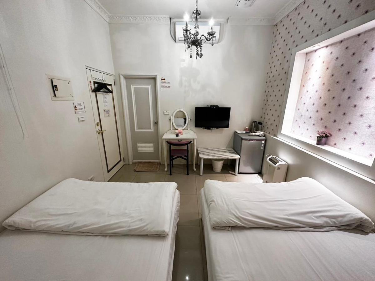 Fengjia Gift Box Homestay Taichung Luaran gambar