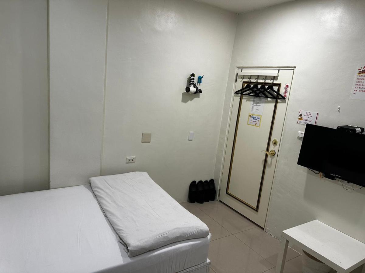 Fengjia Gift Box Homestay Taichung Luaran gambar
