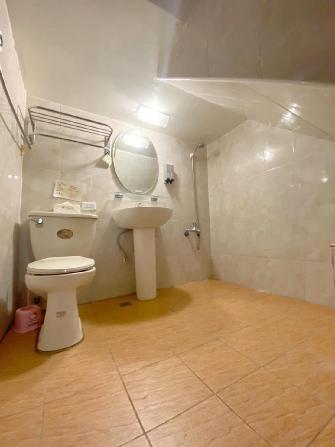 Fengjia Gift Box Homestay Taichung Luaran gambar