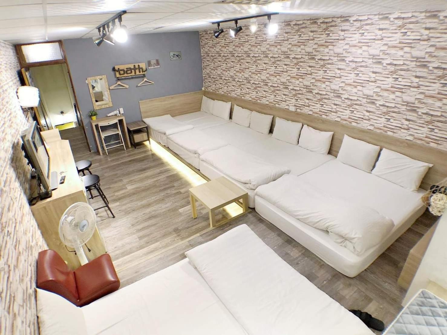 Fengjia Gift Box Homestay Taichung Luaran gambar