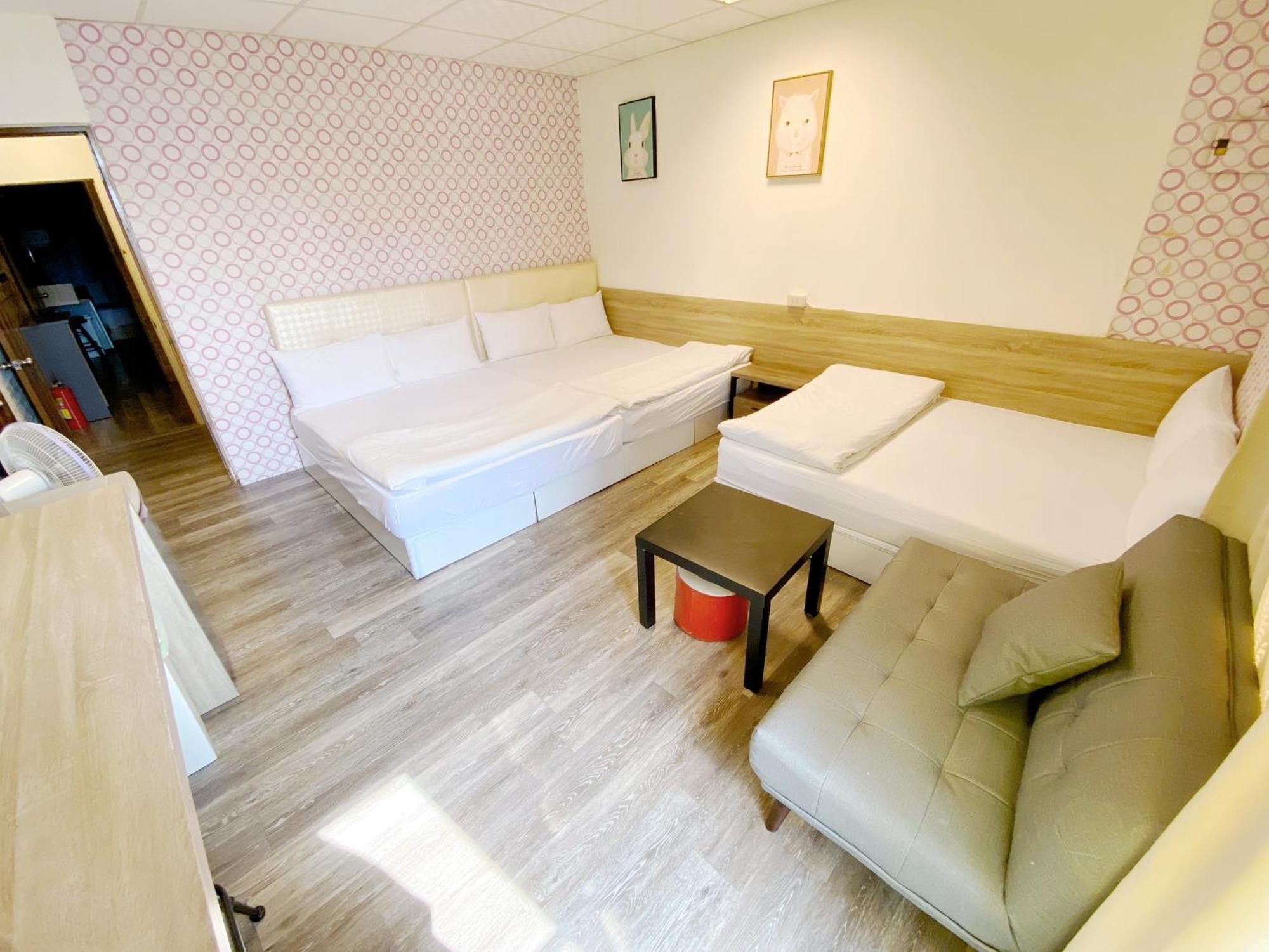 Fengjia Gift Box Homestay Taichung Luaran gambar