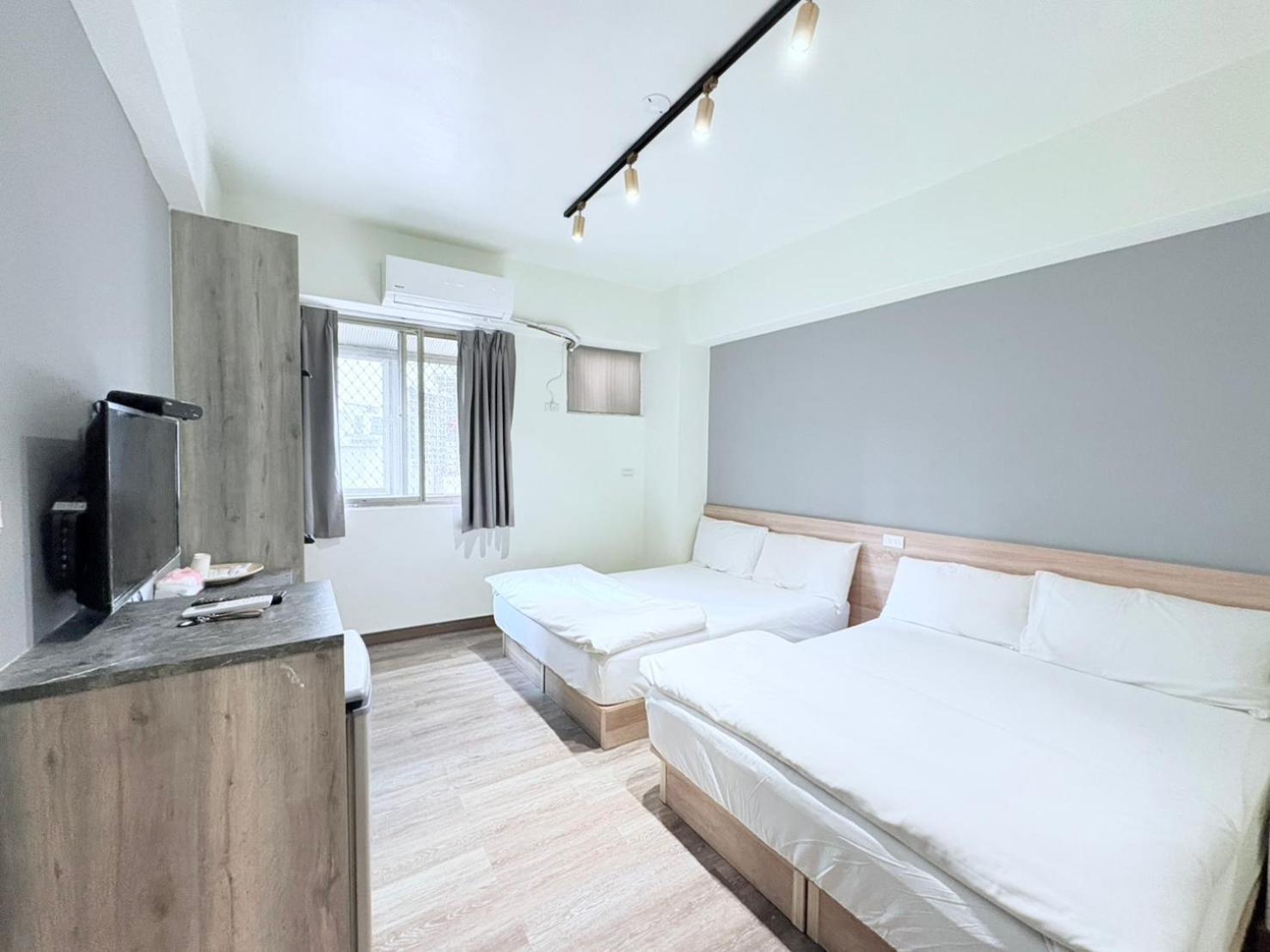 Fengjia Gift Box Homestay Taichung Luaran gambar